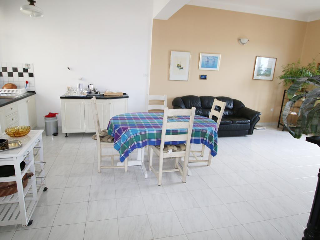 Deep Blue Apartment By The Sea Organs *