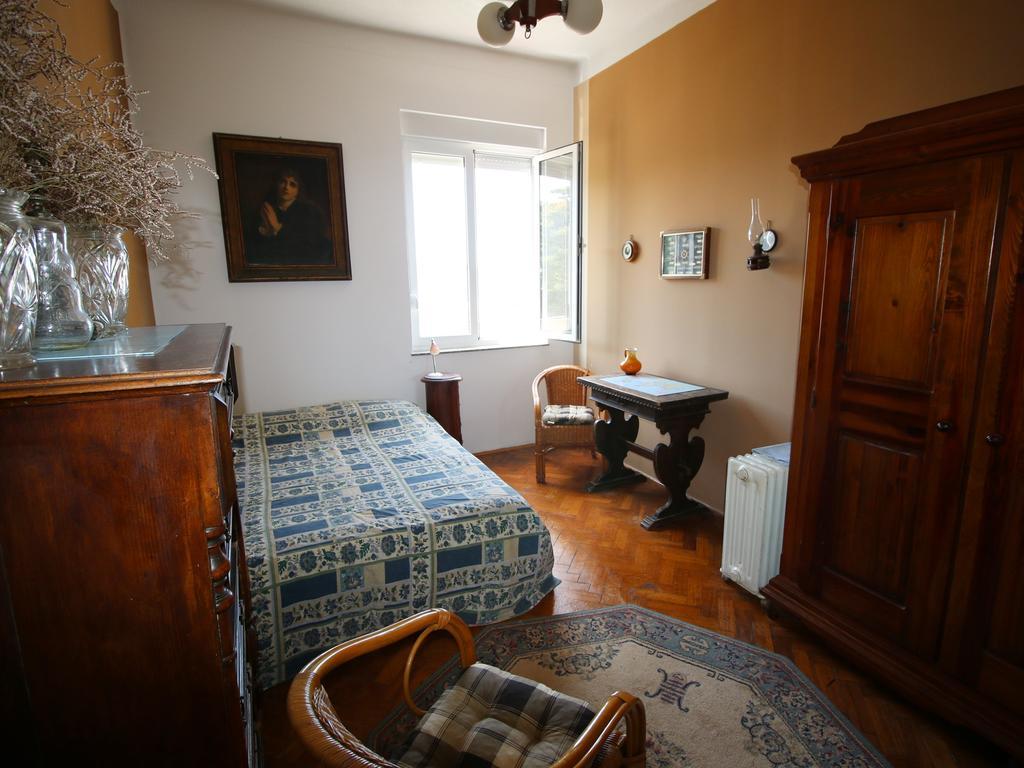 Deep Blue Apartment By The Sea Organs