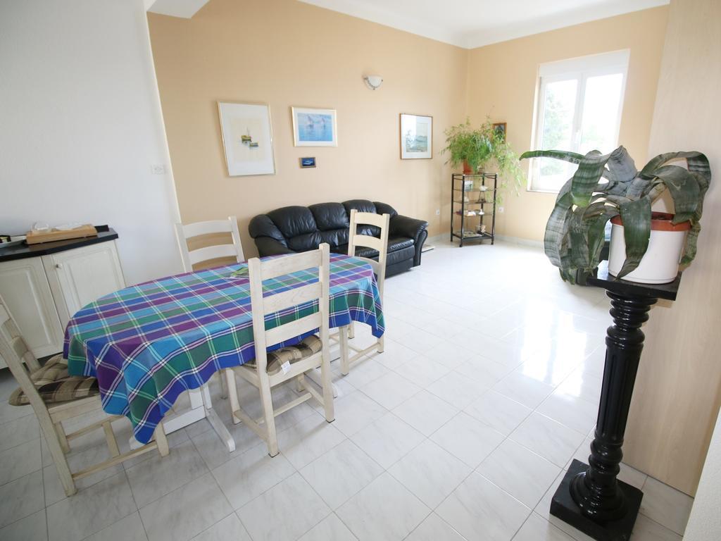 Deep Blue Apartment By The Sea Organs