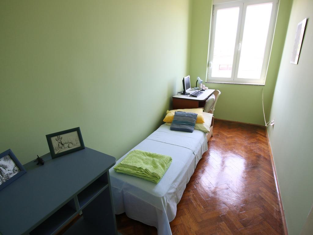 Deep Blue Apartment By The Sea Organs