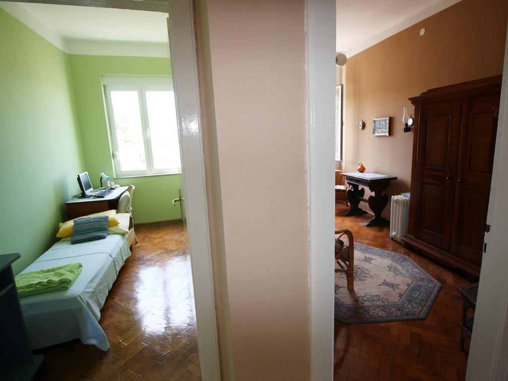 Deep Blue Apartment By The Sea Organs Apartment